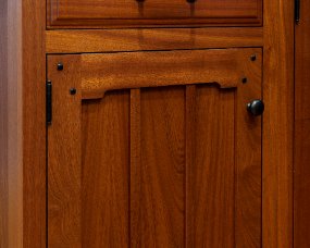 117-12 Wood : Sapele (Wood specie no longer available. Shown for style only); Finish : Nutmeg; Door Style : Monterey; Face Frame : Square Inset