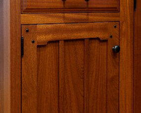 117-12 Wood : Sapele (Wood specie no longer available. Shown for style only); Finish : Nutmeg; Door Style : Monterey; Face Frame : Square Inset