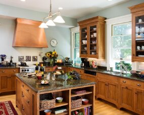 14-01 Wood : Quartersawn White Oak; Finish : Burnt Umber with Van Dyke glaze; Door Style : Providence; Face Frame : Square Inset