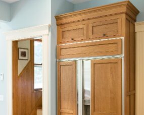 14-06 Wood : Quartersawn White Oak; Finish : Burnt Umber with Van Dyke glaze; Door Style : Providence; Face Frame : Square Inset