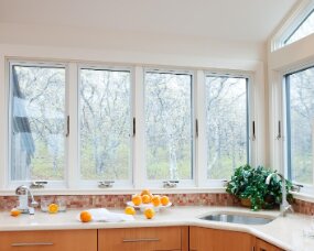 79-06 Wood : Beech; (Wood specie no longer available. Shown for design purposes only) Finish : Cinnamon; Door Style : Manhattan; Frameless Face