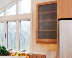 79-07 Wood : Beech; (Wood specie no longer available. Shown for design purposes only) Finish : Cinnamon; Door Style : Manhattan; Frameless Face