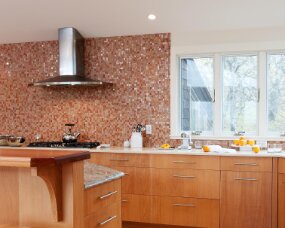 79-08 Wood : Beech; (Wood specie no longer available. Shown for design purposes only) Finish : Cinnamon; Door Style : Manhattan; Frameless Face
