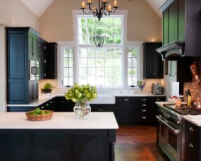 97-02 Wood : Clear Pine; Paint color : Black of Night over Eco Brown stain, Burnished; Door Style : Old Cupboard; Face Frame : Square Inset