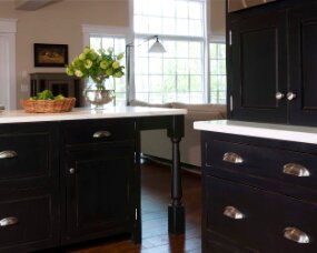97-05 Wood : Clear Pine; Paint color : Black of Night over Eco Brown stain, Burnished; Door Style : Old Cupboard; Face Frame : Square Inset