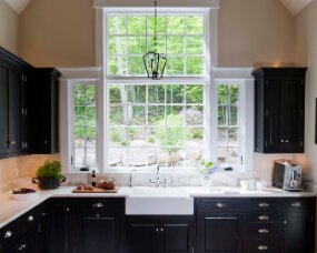 97-06 Wood : Clear Pine; Paint color : Black of Night over Eco Brown stain, Burnished; Door Style : Old Cupboard; Face Frame : Square Inset